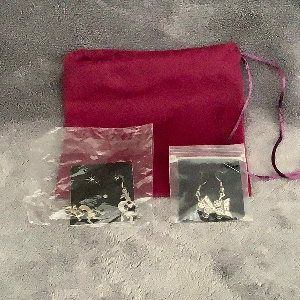 Boot Barn NIB Wagons and Dancers Sterling Silver Dangle Earrings